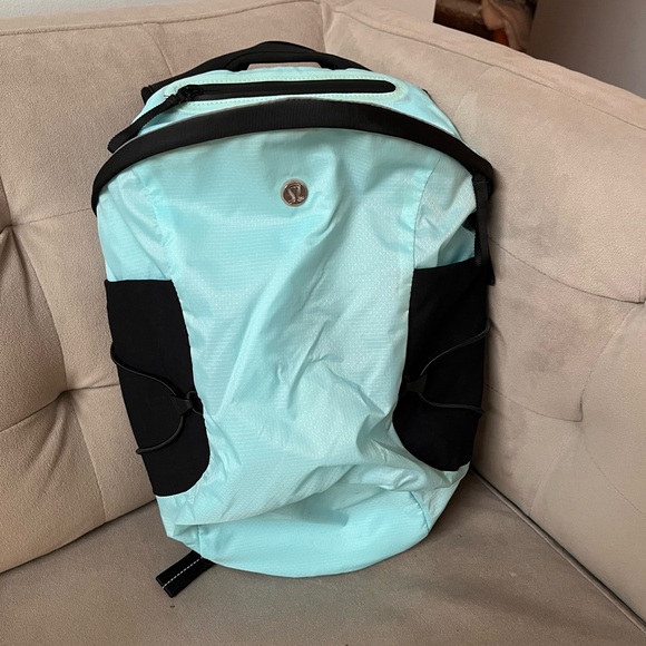 Lululemon Athletica Aqua and Black Run All Day Backpack - Picture 2 of 11